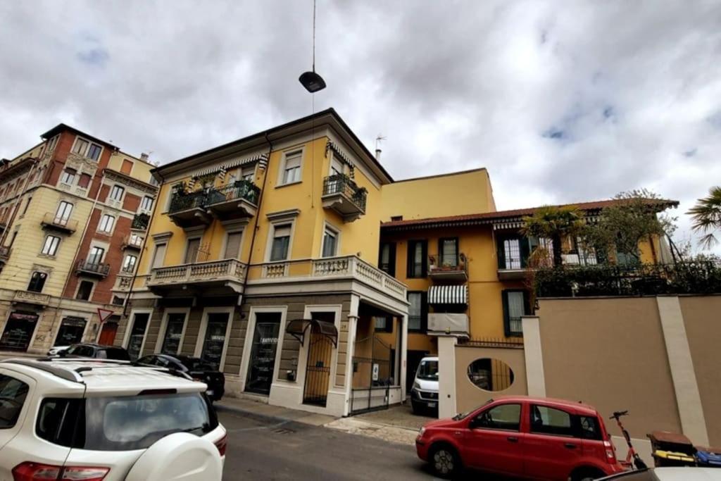 Apartment Near Metro Turin Exteriör bild
